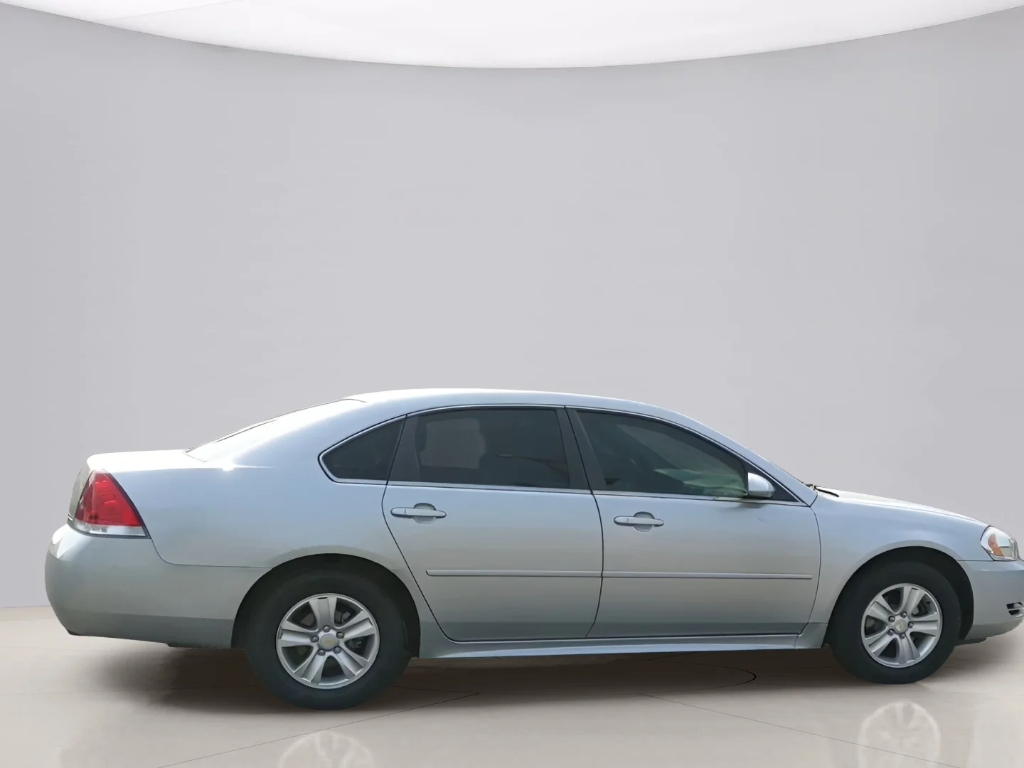 Used 2015 Silver Chevrolet LIMITED image 5