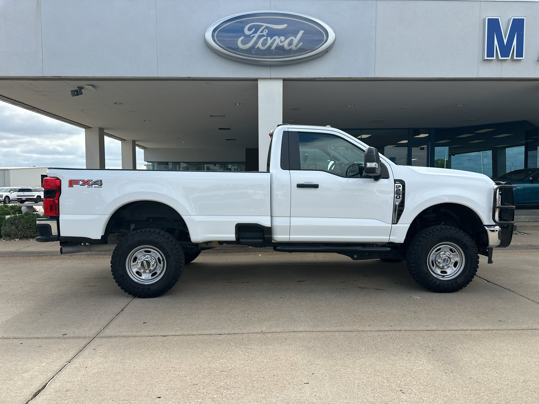 Used 2023 Oxford White Ford XL image 8