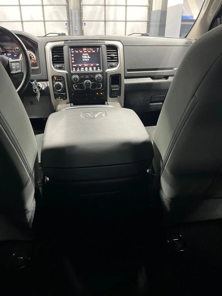 Used 2017 Brilliant Black Crystal Pearlcoat Ram Big Horn image 33