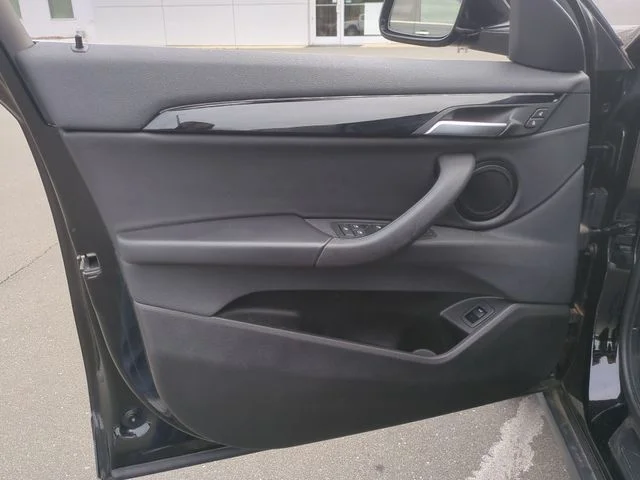 Used 2022 Black BMW sDrive28i image 19