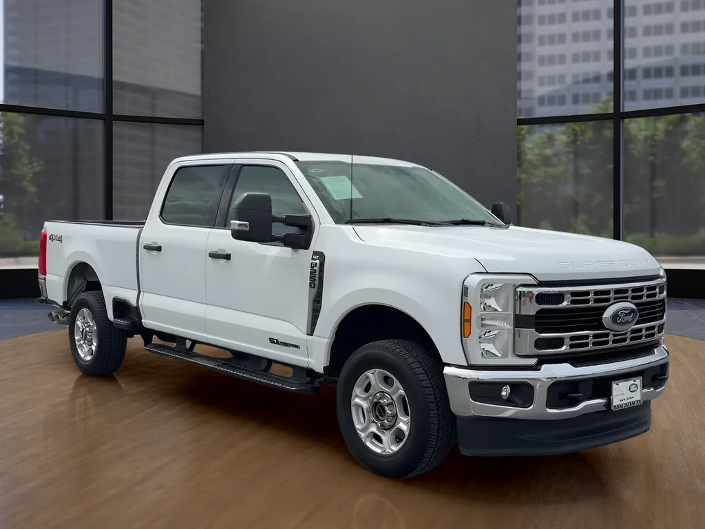 Used 2025 White Ford XLT image 3