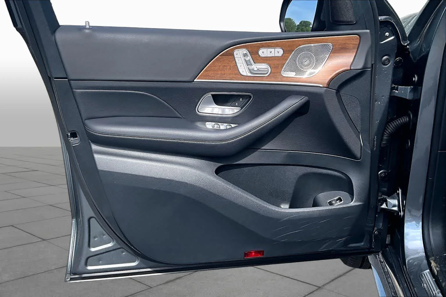 Used 2025 Selenite Grey Metallic Mercedes-Benz GLS 450 image 42