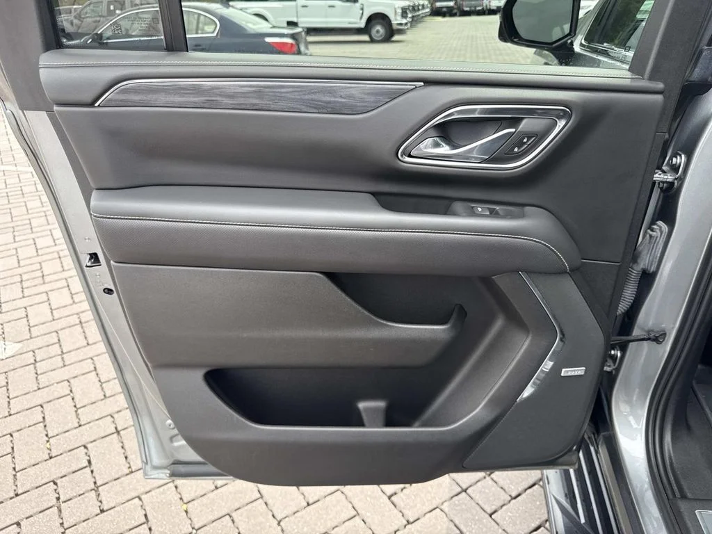Used 2023 Silver GMC SLT image 25