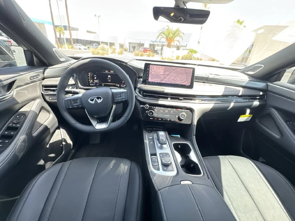 New 2027 RADIANT WHITE INFINITI Luxe AWD image 21