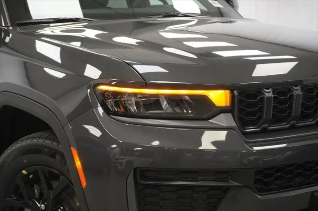 New 2026 Baltic Gray Metallic Clear-Coat Exterior Paint Jeep Laredo image 5