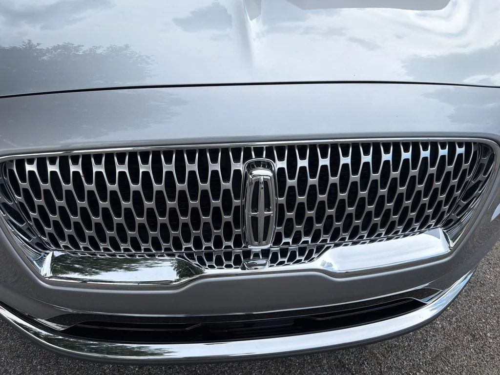 Used 2023 Radiance Metallic Lincoln Reserve image 17