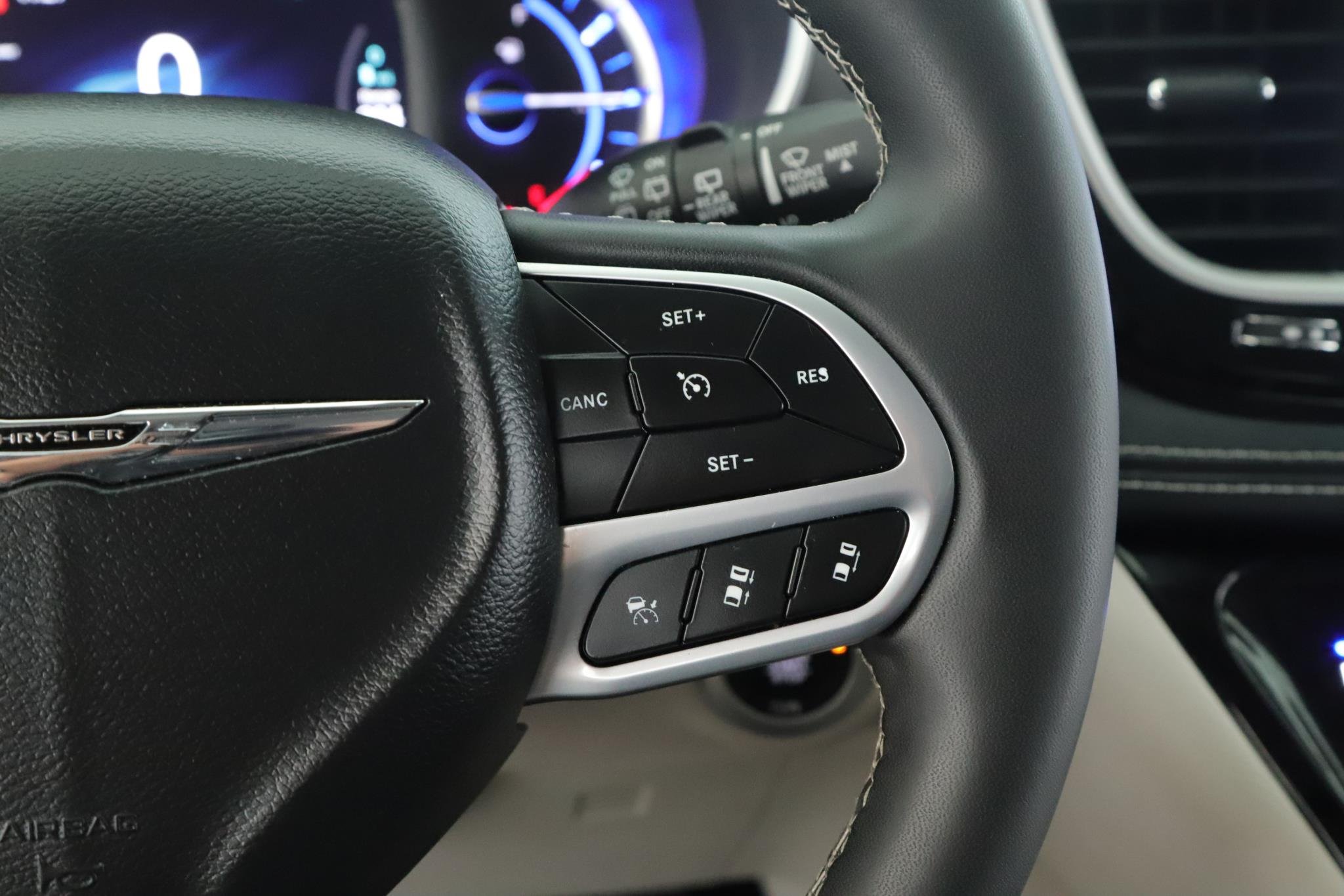 2022 Chrysler Pacifica Hybrid Touring L - Photo 8