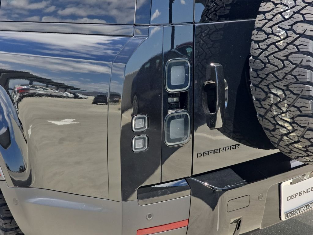 New 2026 Santorini Black Land Rover S image 36