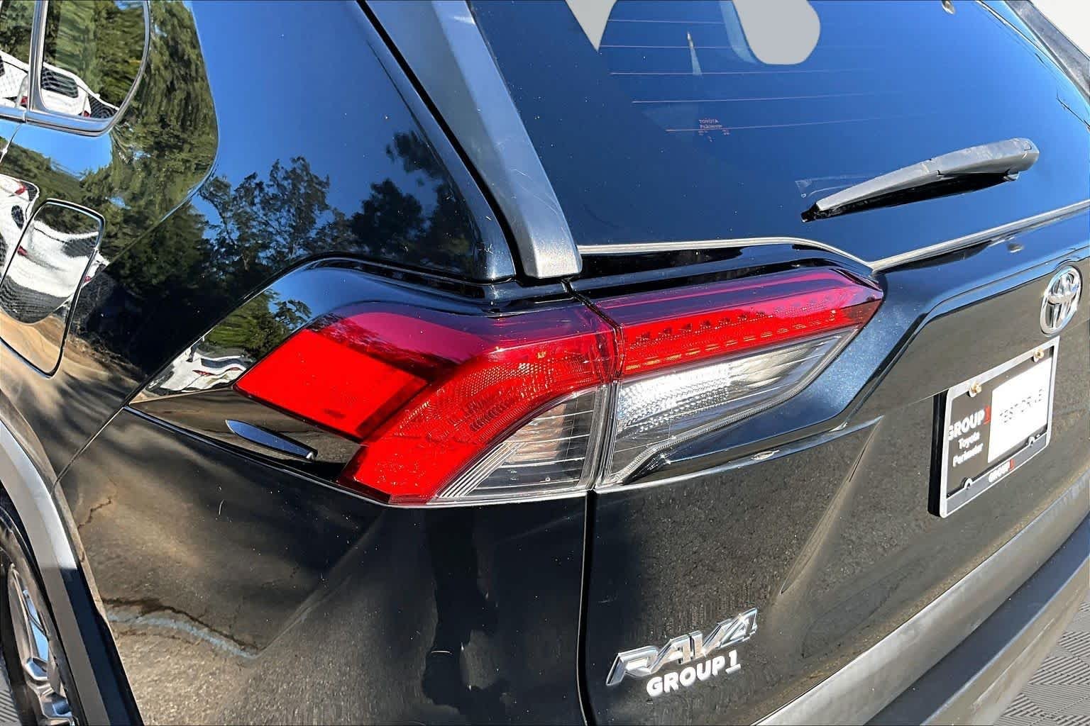 Used 2022 Midnight Black Metallic Toyota XLE image 29