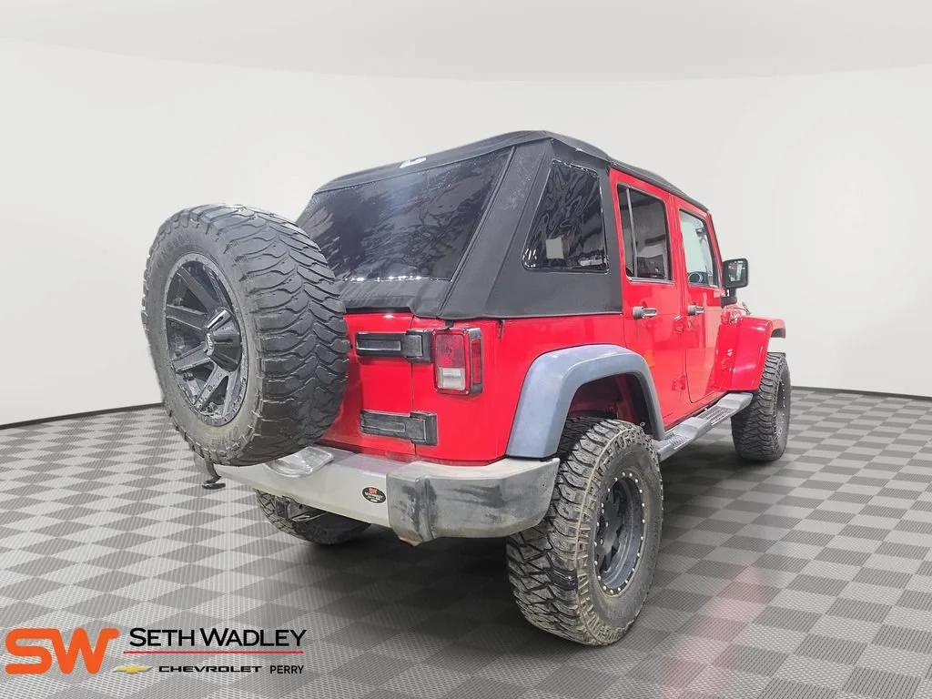 Used 2015 Red Jeep Sahara image 7