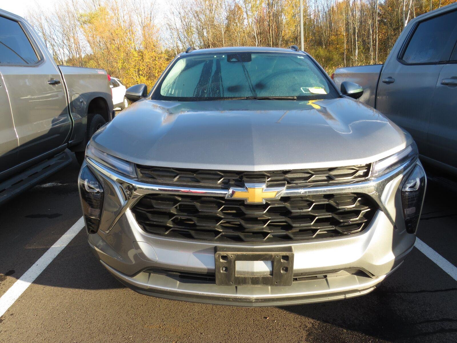 Used 2025 Sterling Gray Metallic Chevrolet LT image 4