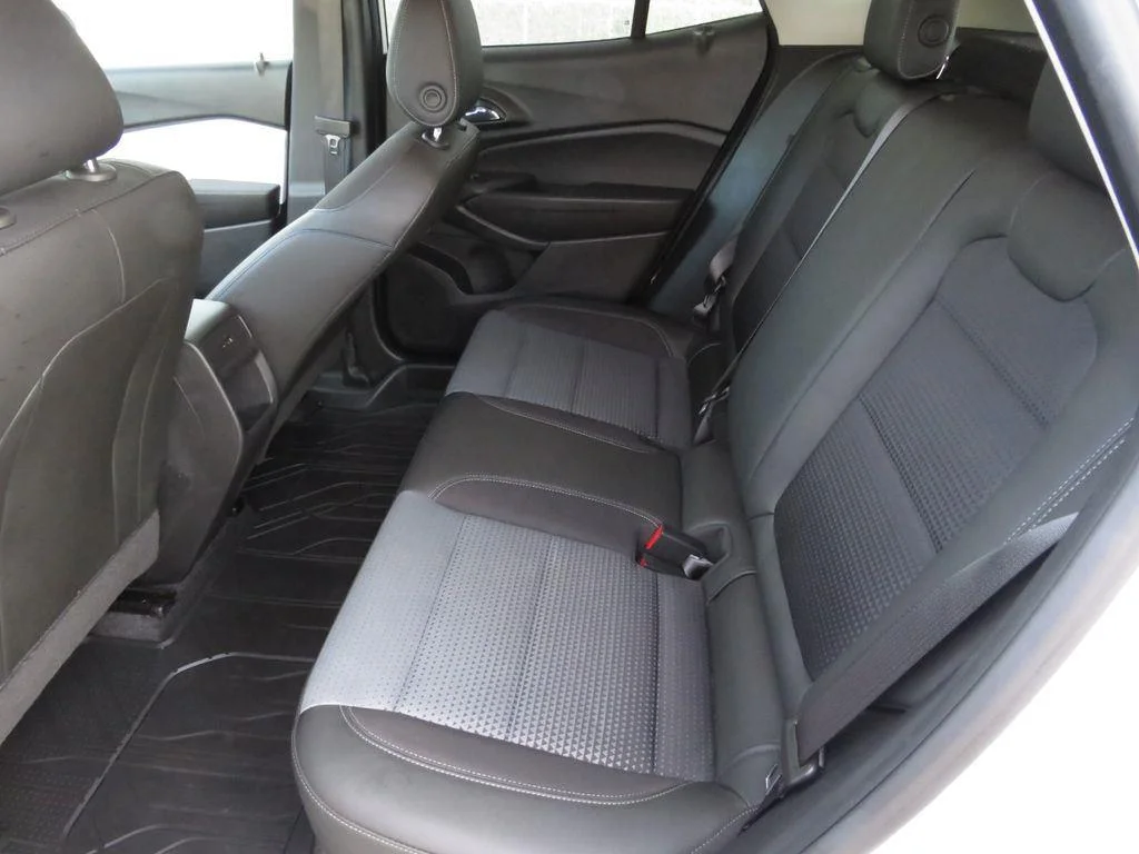 Used 2024 Summit White Chevrolet LT image 21