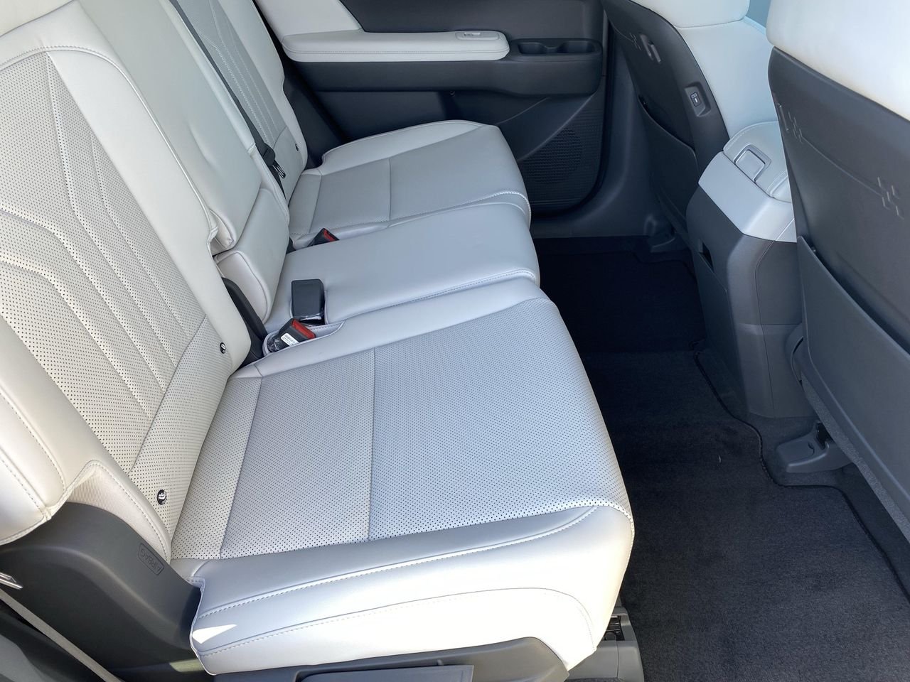 New 2027 Serenity White Hyundai SEL FWD image 13