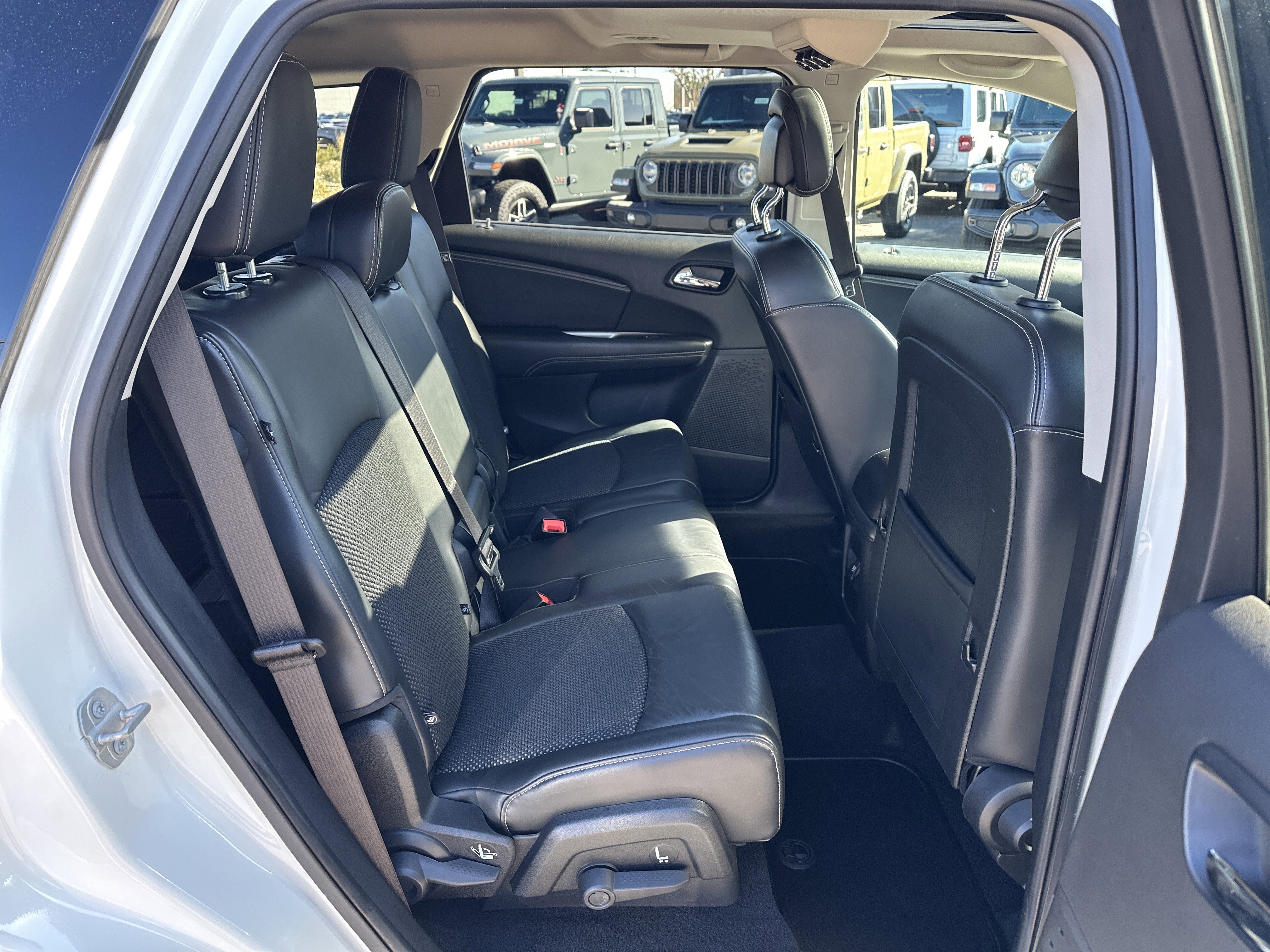 Used 2020 Vice White Dodge Crossroad image 16