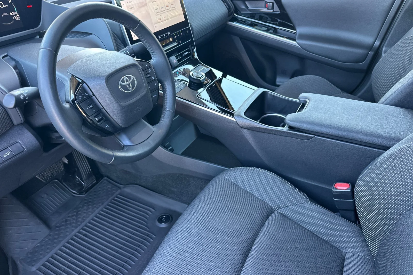 2024 Toyota bZ4X XLE - Photo 18