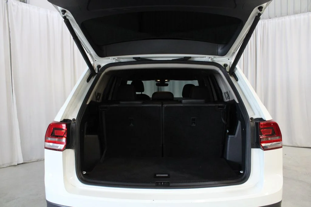 Used 2019 White Volkswagen 3.6L V6 SE image 30