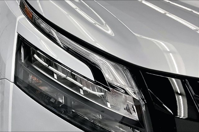 New 2025 Brilliant Silver Metallic Nissan Platinum image 14