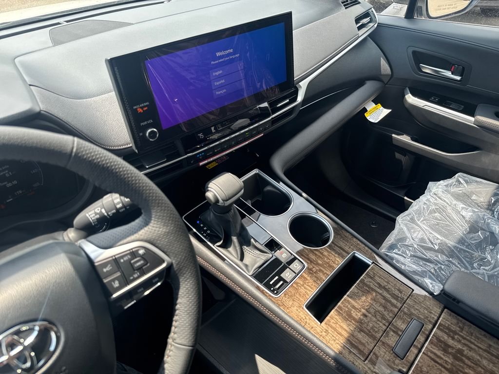 New 2026 Wind Chill Pearl Toyota Platinum image 30
