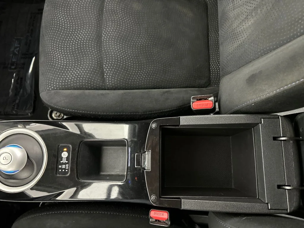Used 2015 Silver Nissan SV image 16