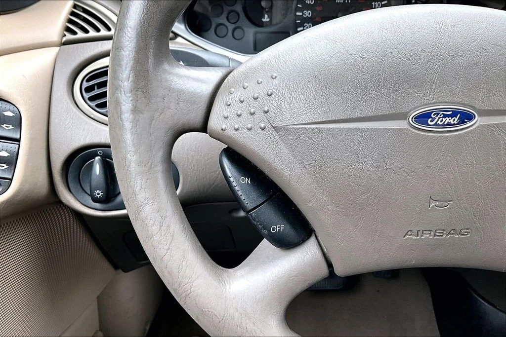 Used 2001  Ford SE image 11