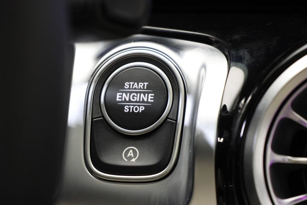 Used 2026 Night Black Mercedes-Benz GLB 250 image 26
