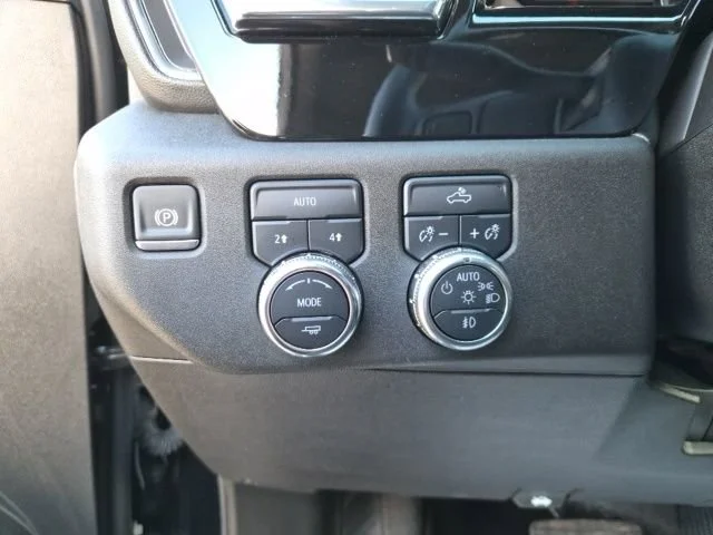 Certified Used 2025 Onyx Black GMC Elevation image 17