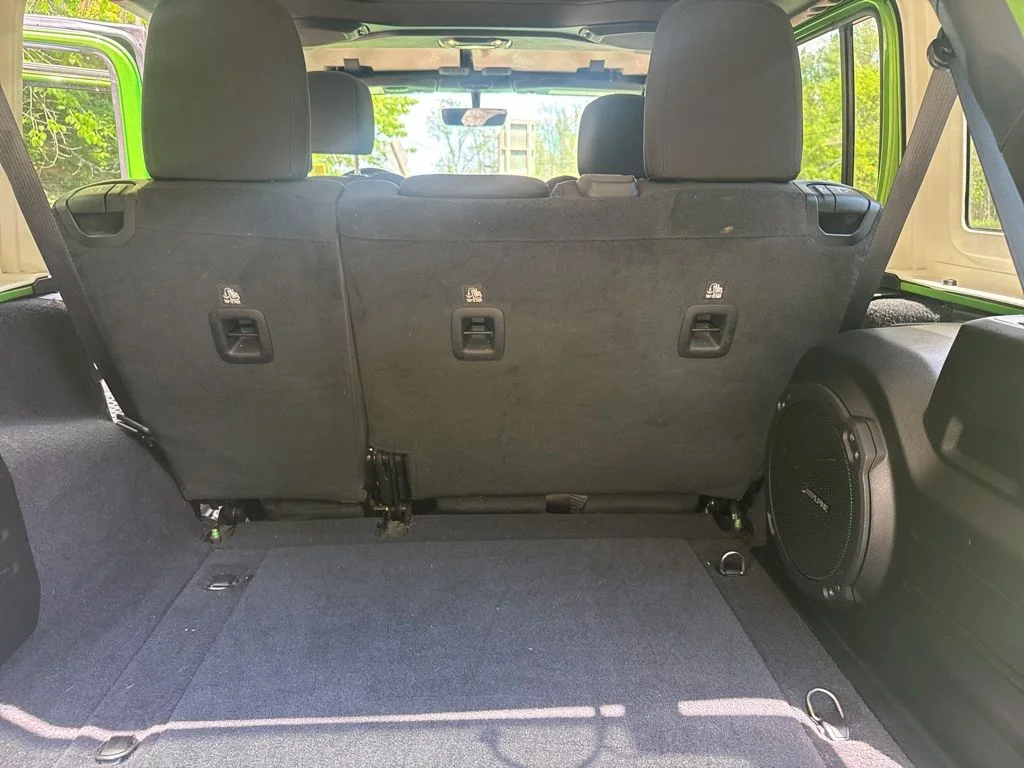 Used 2020 Green Jeep Unlimited Sahara image 30