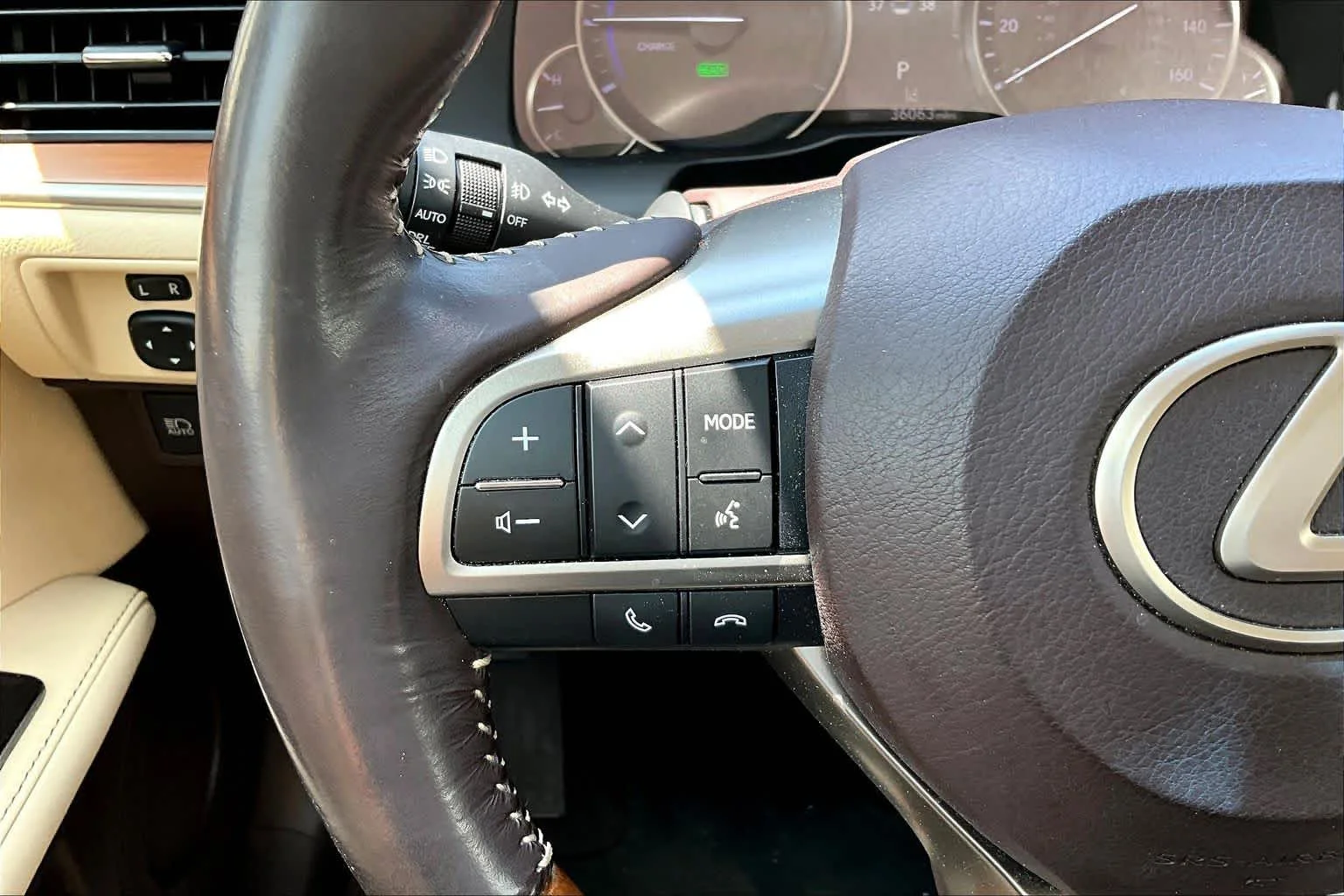 Used 2018 Eminent White Pearl Lexus  image 21