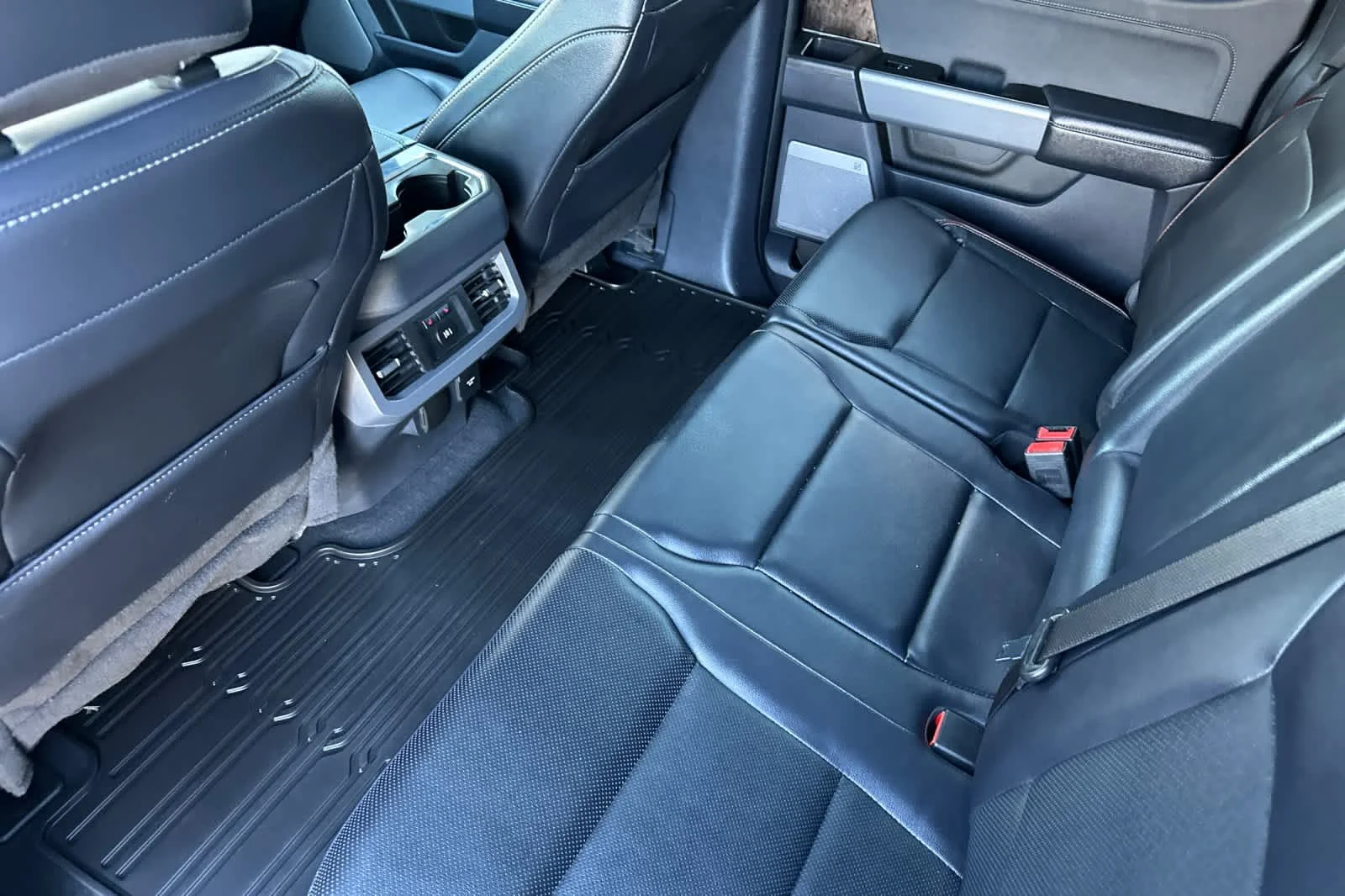 Certified Used 2024 Agate Black Metallic Ford LARIAT image 4