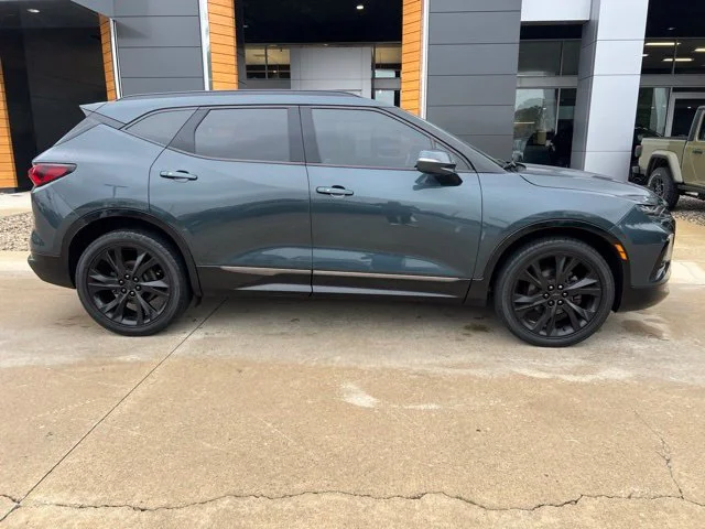 Used 2019 Gray Chevrolet RS image 2