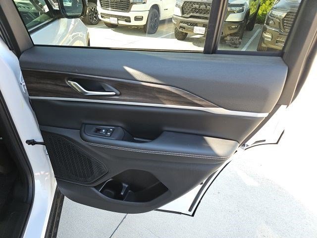 New 2026 Bright White Clearcoat Jeep Laredo Altitude image 15