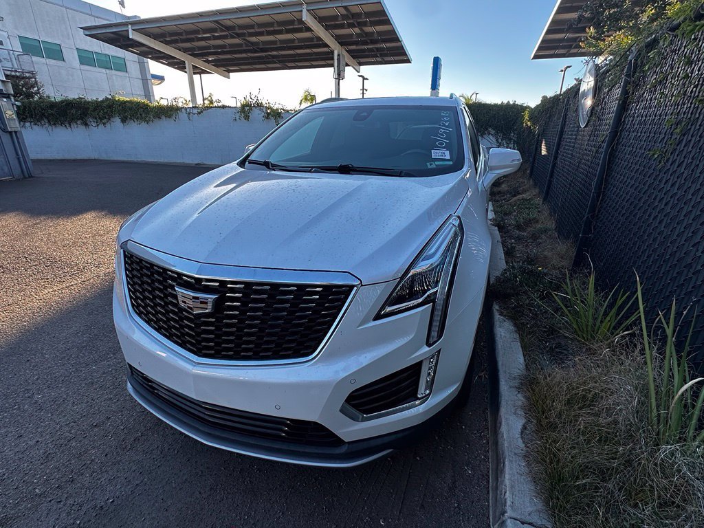 Used 2020 Crystal White Cadillac Premium Luxury image 17