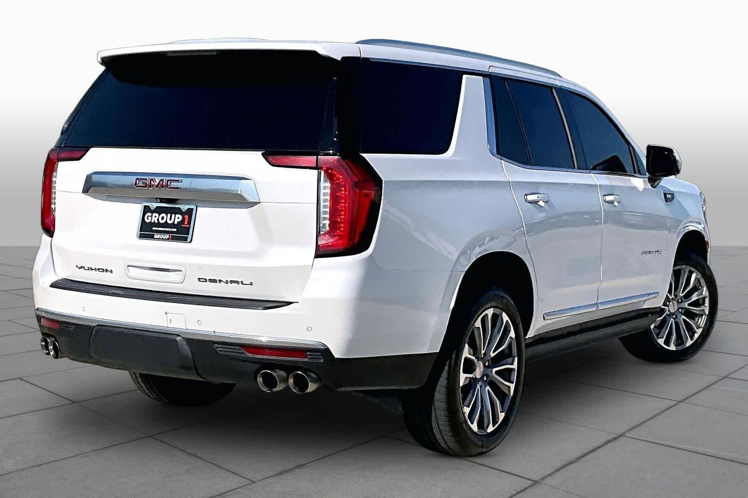 Used 2021 White Frost Tricoat GMC Denali image 12