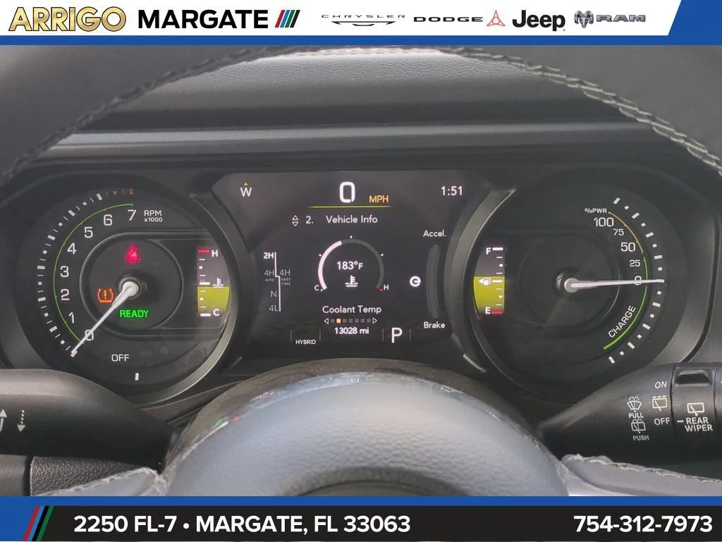Used 2025 Granite Crystal Metallic Clearcoat Jeep Sahara image 29