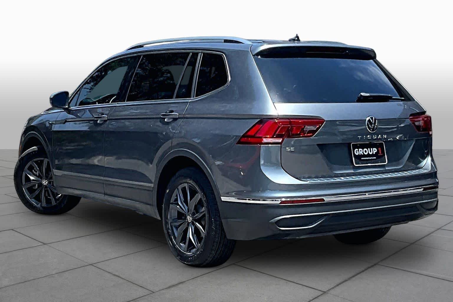 Used 2023 Platinum Gray Metallic Volkswagen SE image 12