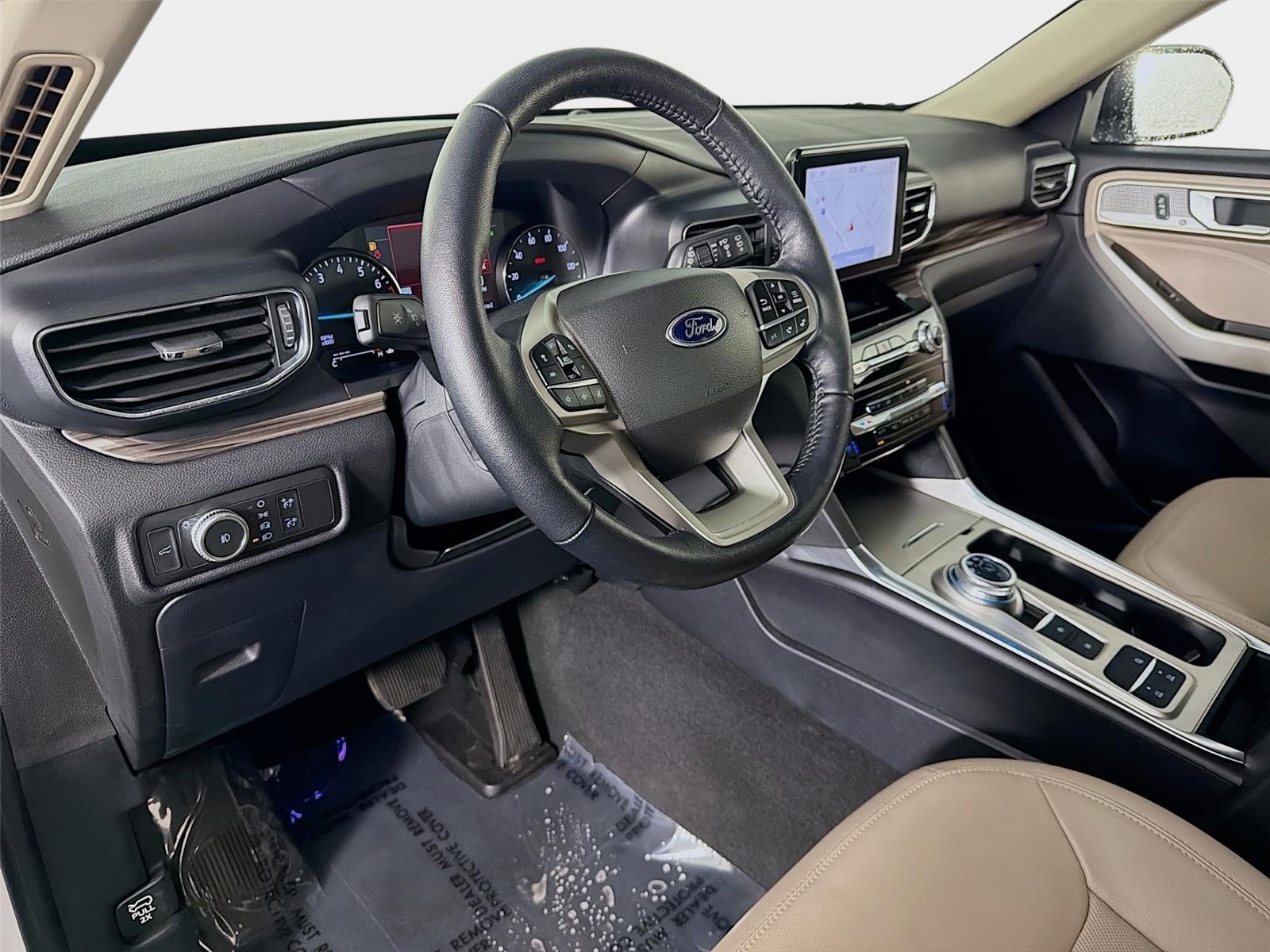 Used 2022 White Metallic Ford Limited image 8