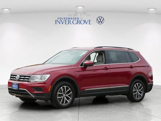 Used 2018 Cardinal Red Metallic Volkswagen 2.0T SE image 3