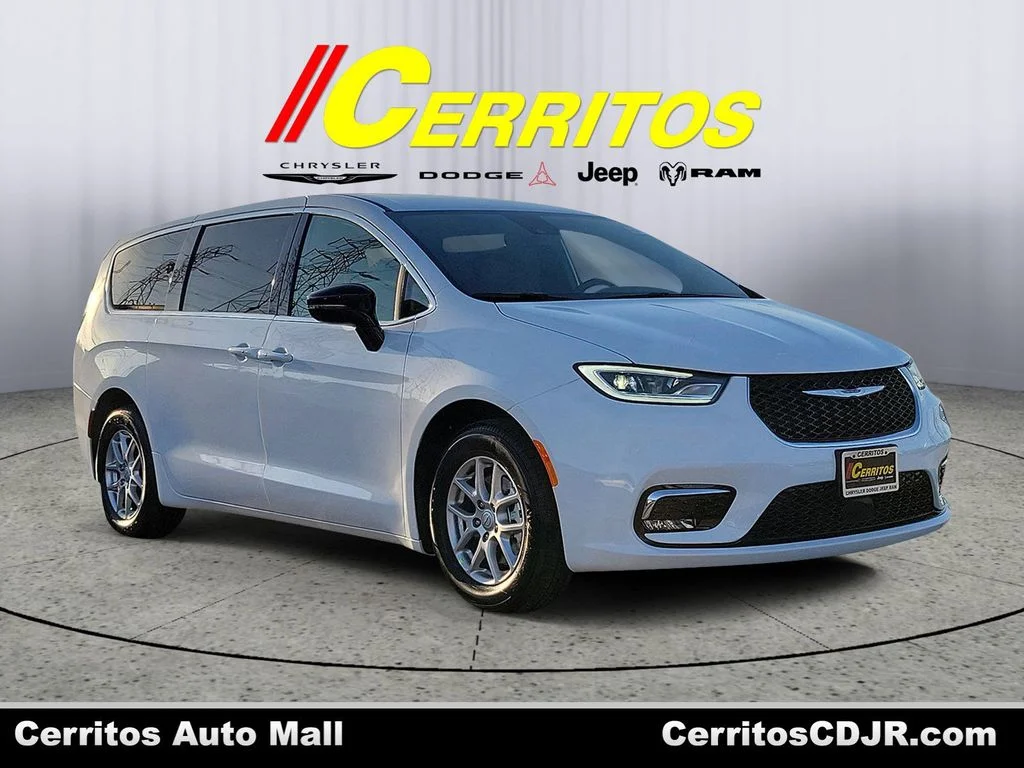 2026 Chrysler Pacifica Select's photo
