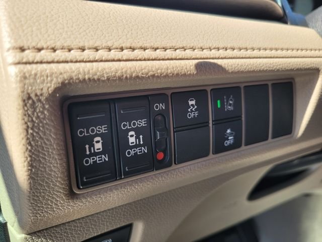 Used 2018  Honda EX image 19