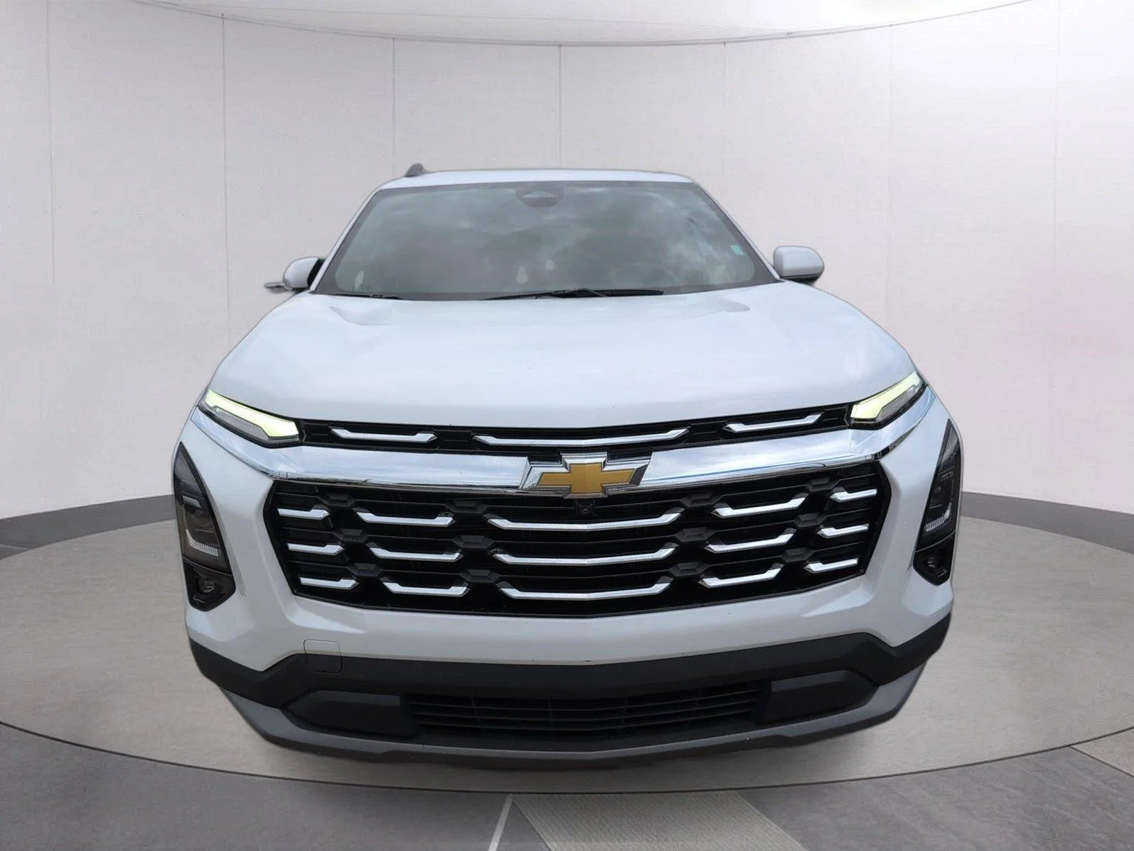 Used 2025 Summit White Chevrolet LT image 10