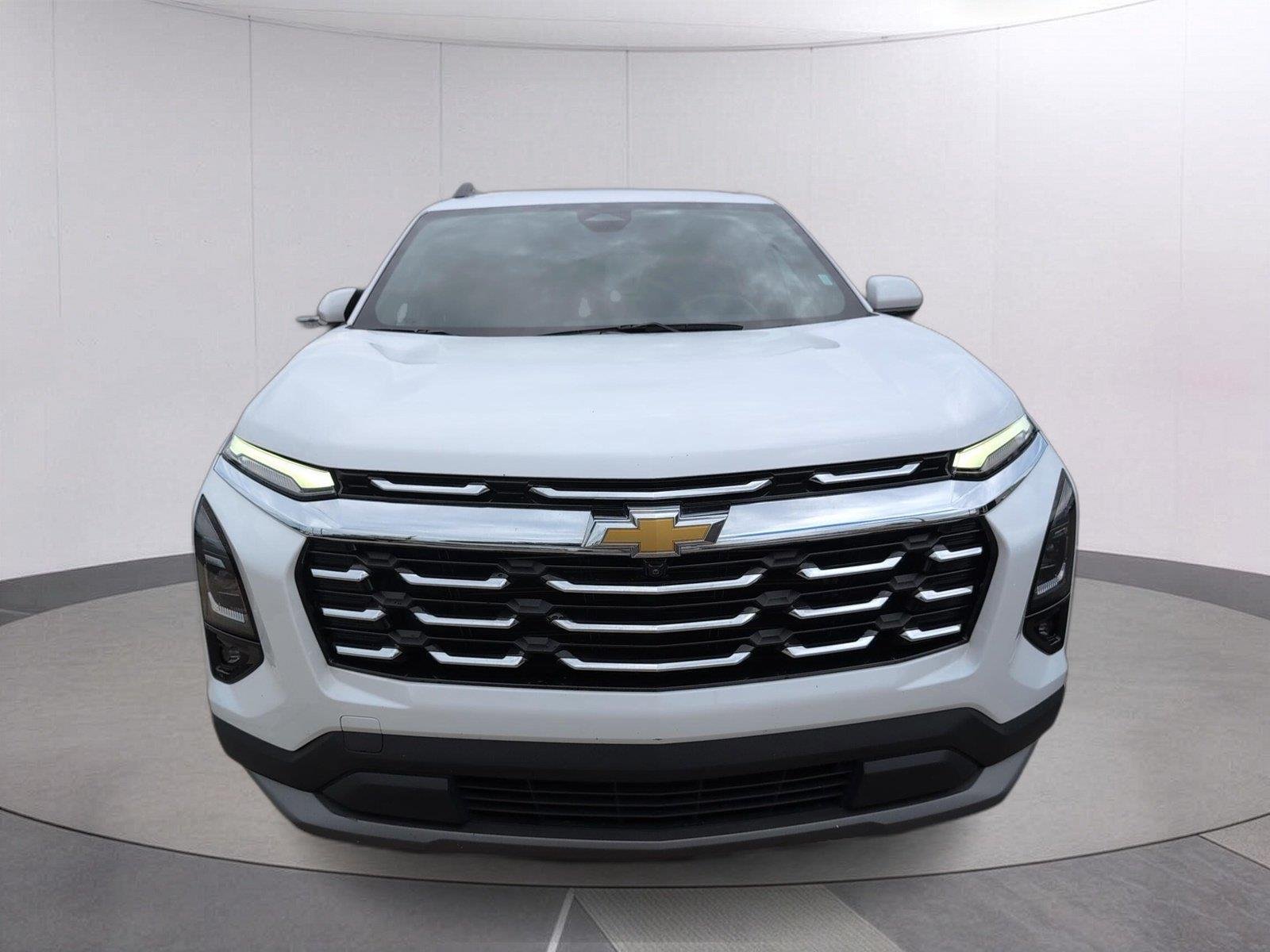 Used 2025 Summit White Chevrolet LT image 10