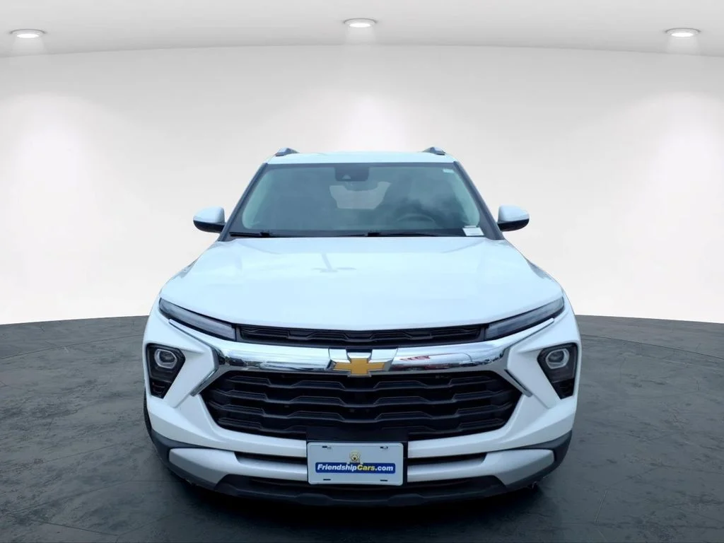Used 2024 White Chevrolet LT image 4