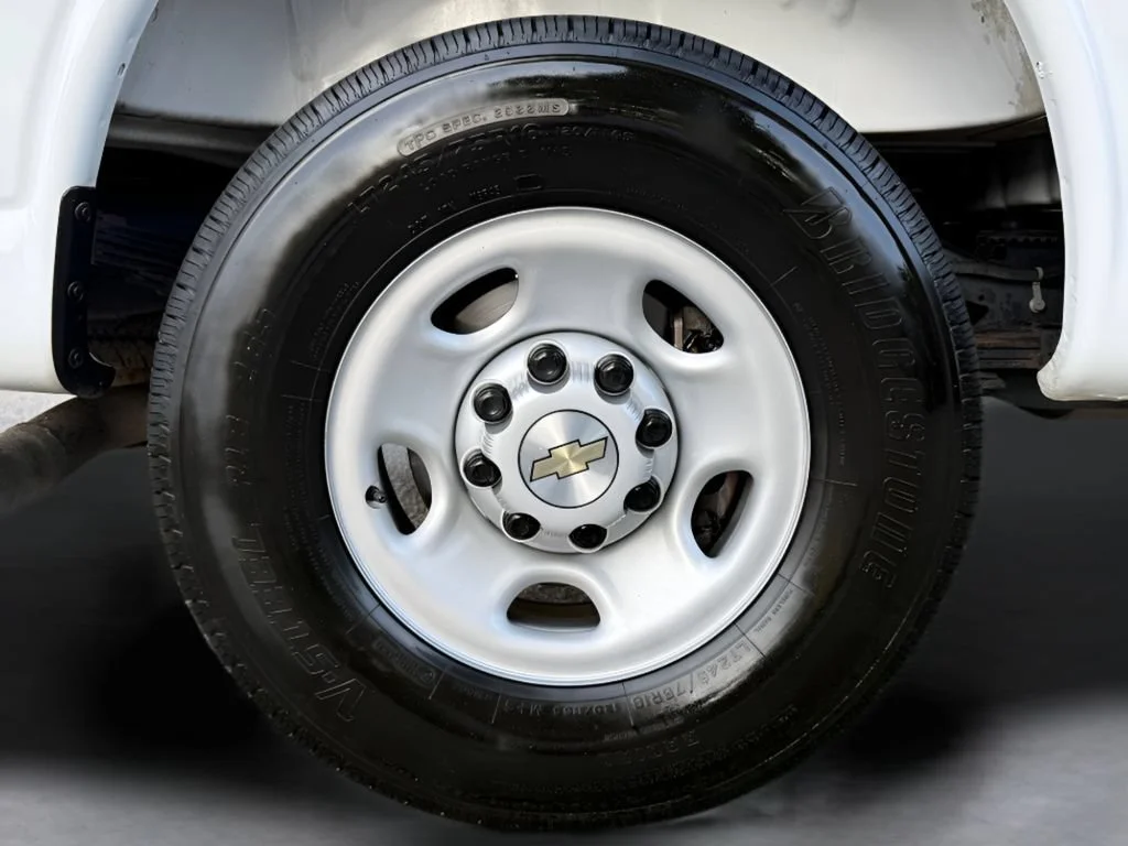 Used 2021 Summit White Chevrolet WT image 29