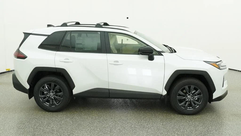 New 2026 Wind Chill Pearl Toyota XLE Premium image 18