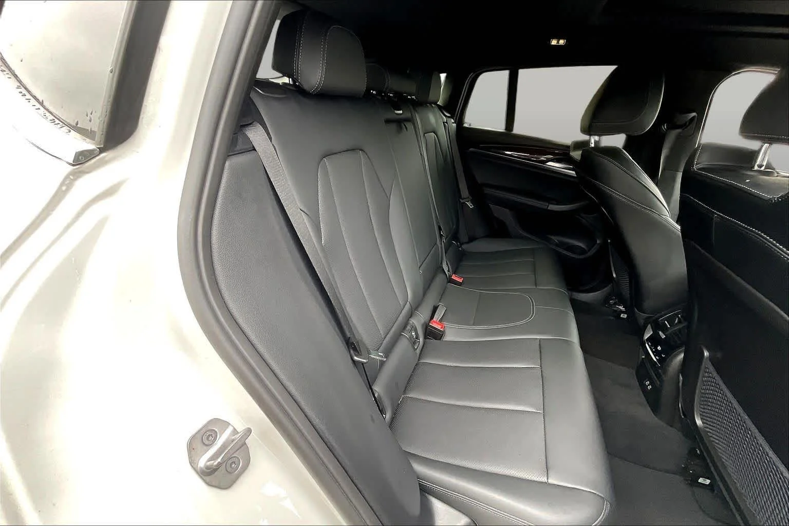 Used 2024 Alpine White BMW xDrive30i image 41