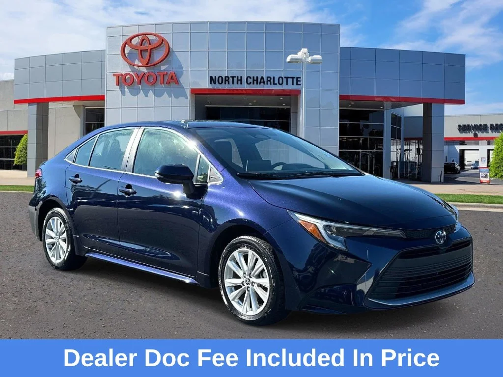 Certified Used 2025  Toyota XLE image 1