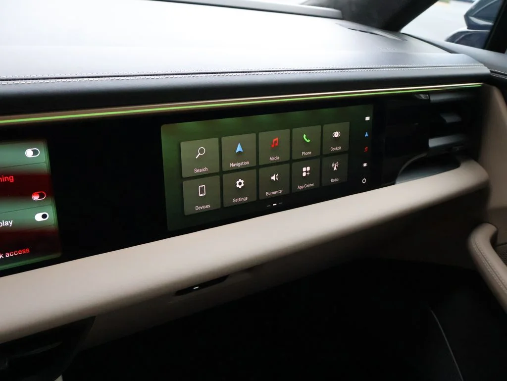 Used 2024 Oak Green Metallic Neo Porsche Turbo image 24
