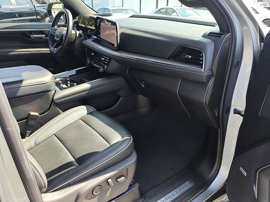 Certified Used 2025 Sterling Gray Metallic Chevrolet Premier image 37