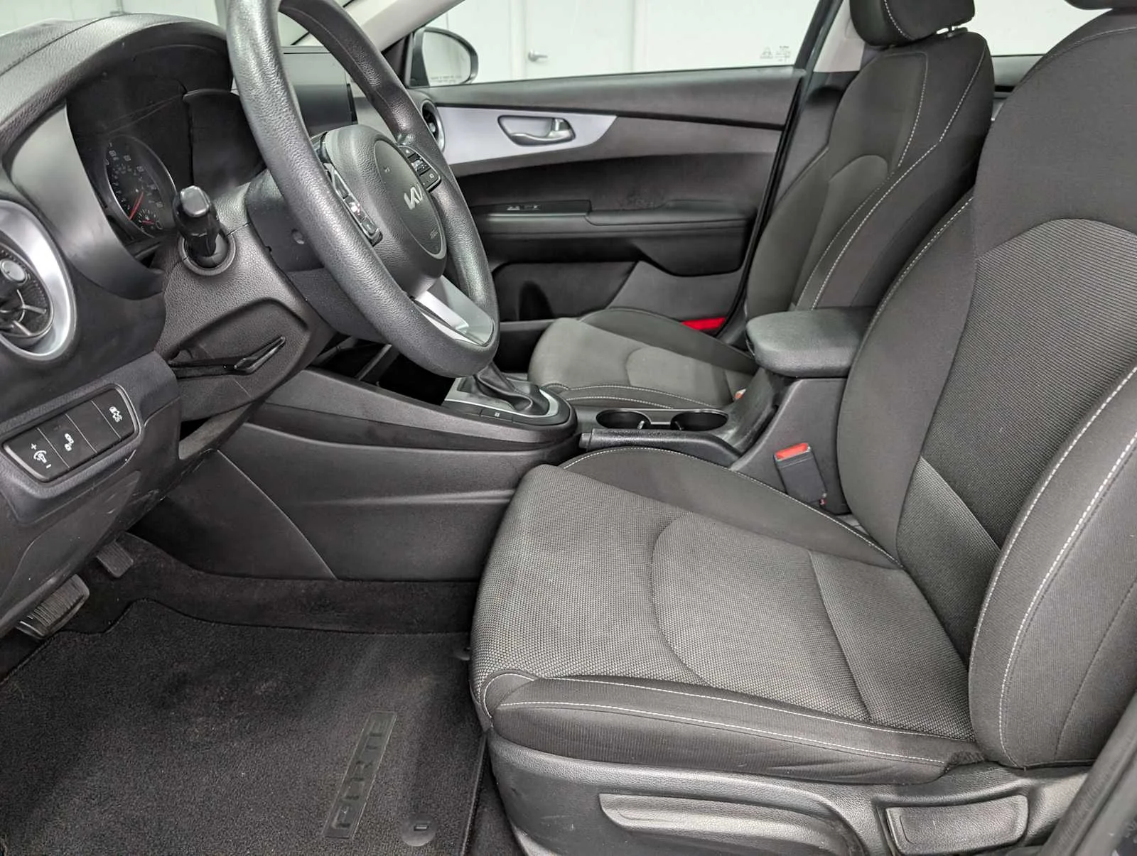 Used 2023 Gravity Gray Kia LXS image 4