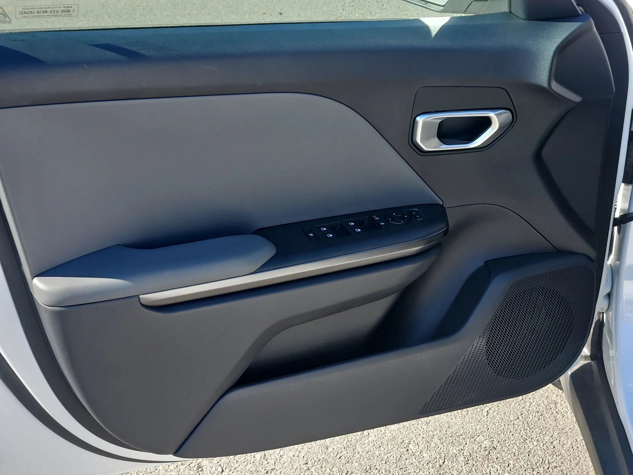 New 2026 Snow White Pearl Kia LXS image 15